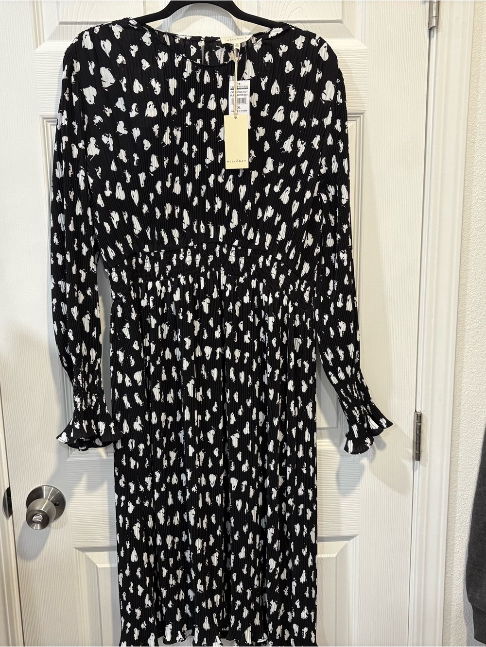 MELLODAY Black and White Long Sleeve Printed Midi Dress